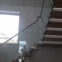 Cantilevered staircase