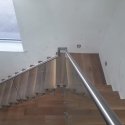 Cantilevered staircase